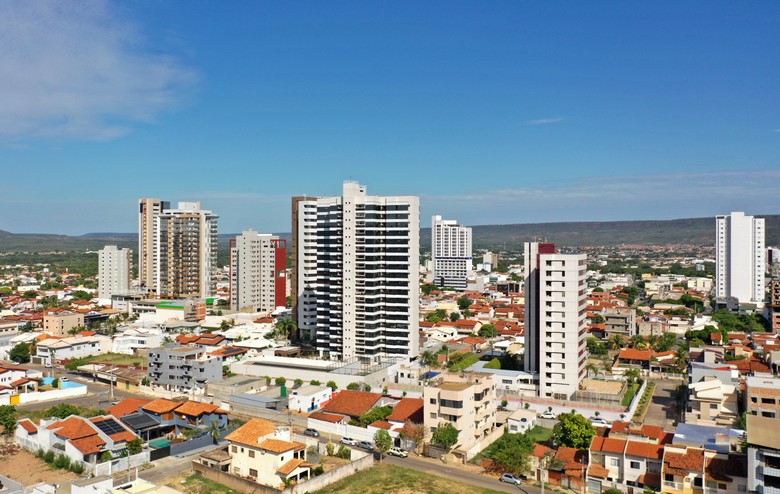 Calor intenso e baixa umidade do ar atingem municípios do oeste da Bahia.