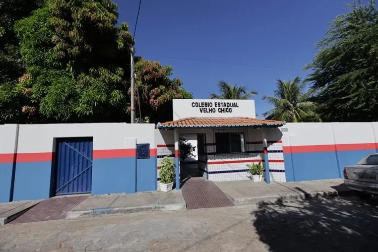 Colégio Estadual Velho Chico, em Carinhanha, onde sete estudantes e uma professora foram afastados após casos de catapora.