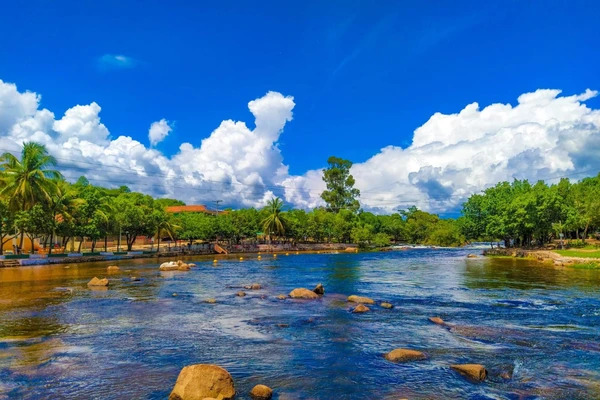 Vista de Correntina durante manhã fria; cidade registrou 11,9°C e liderou o ranking das menores temperaturas do Nordeste, conforme o Inmet.