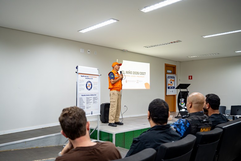 Autoridades participam de reunião da Defesa Civil para apresentação do plano de emergência contra possíveis impactos do El Niño em Luís Eduardo Magalhães.