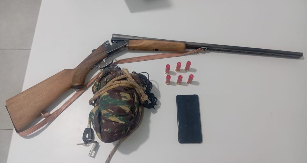 Viatura da CIPE Cerrado durante ocorrência que resultou na condução de um homem por porte ilegal de arma de fogo em São Desidério, no oeste da Bahia.