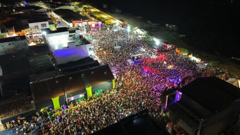 Público acompanha programação do Ibotifolia 2026 em Ibotirama, no oeste da Bahia.