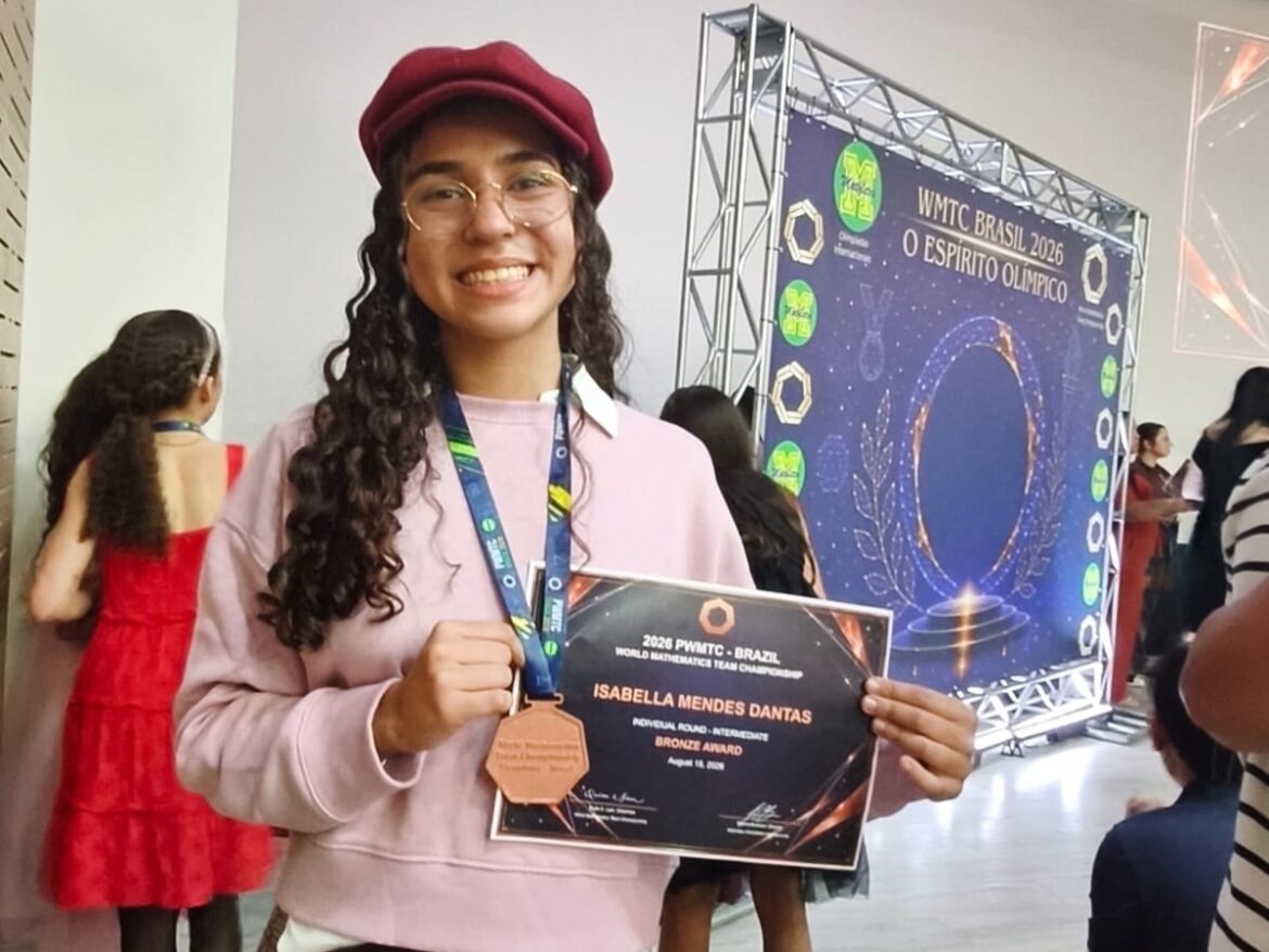 Isabella Mendes Dantas, de 12 anos, conquista medalha de bronze em competição internacional de matemática.