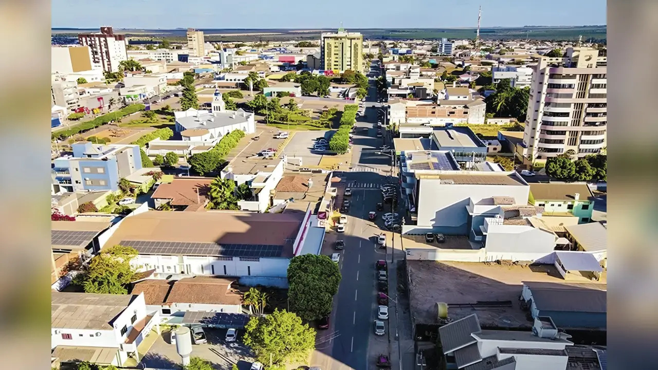 Vista de Luís Eduardo Magalhães, cidade que lidera o Oeste da Bahia em número de empresas ativas.