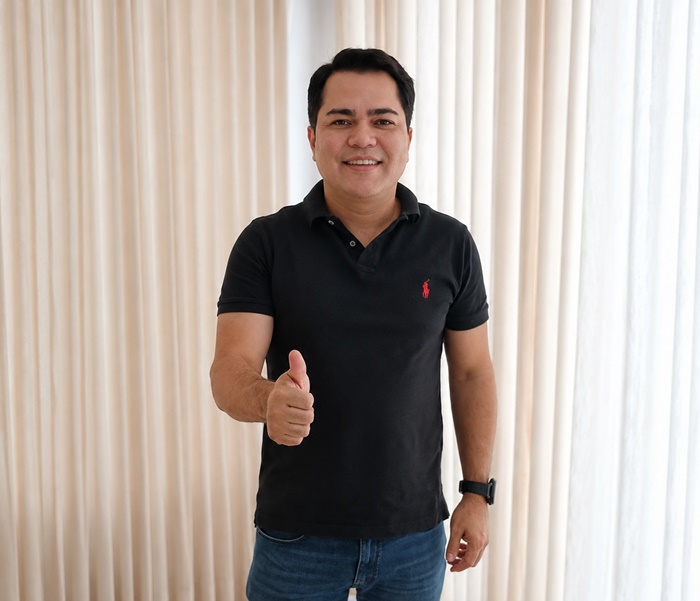 Prefeito de Jussara, Tacinho Mendes, durante entrevista sobre gestão municipal, agricultura, obras e política da Bahia.