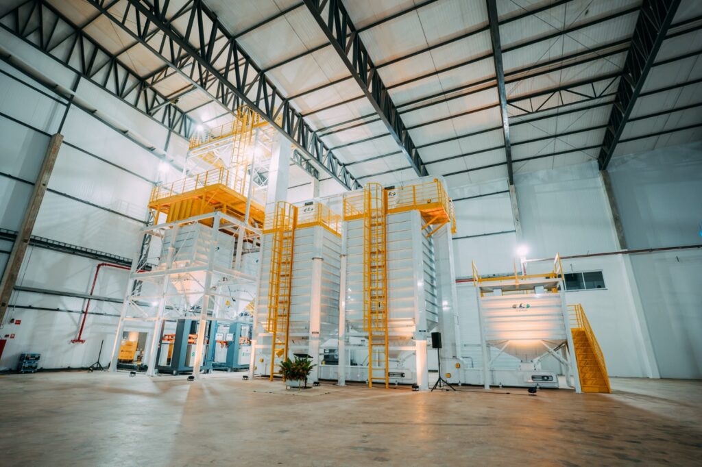 Novo Centro de Tratamento de Sementes da Oilema, em Barreiras, no Oeste da Bahia, com tecnologia para tratar até 60 toneladas de sementes por hora.
