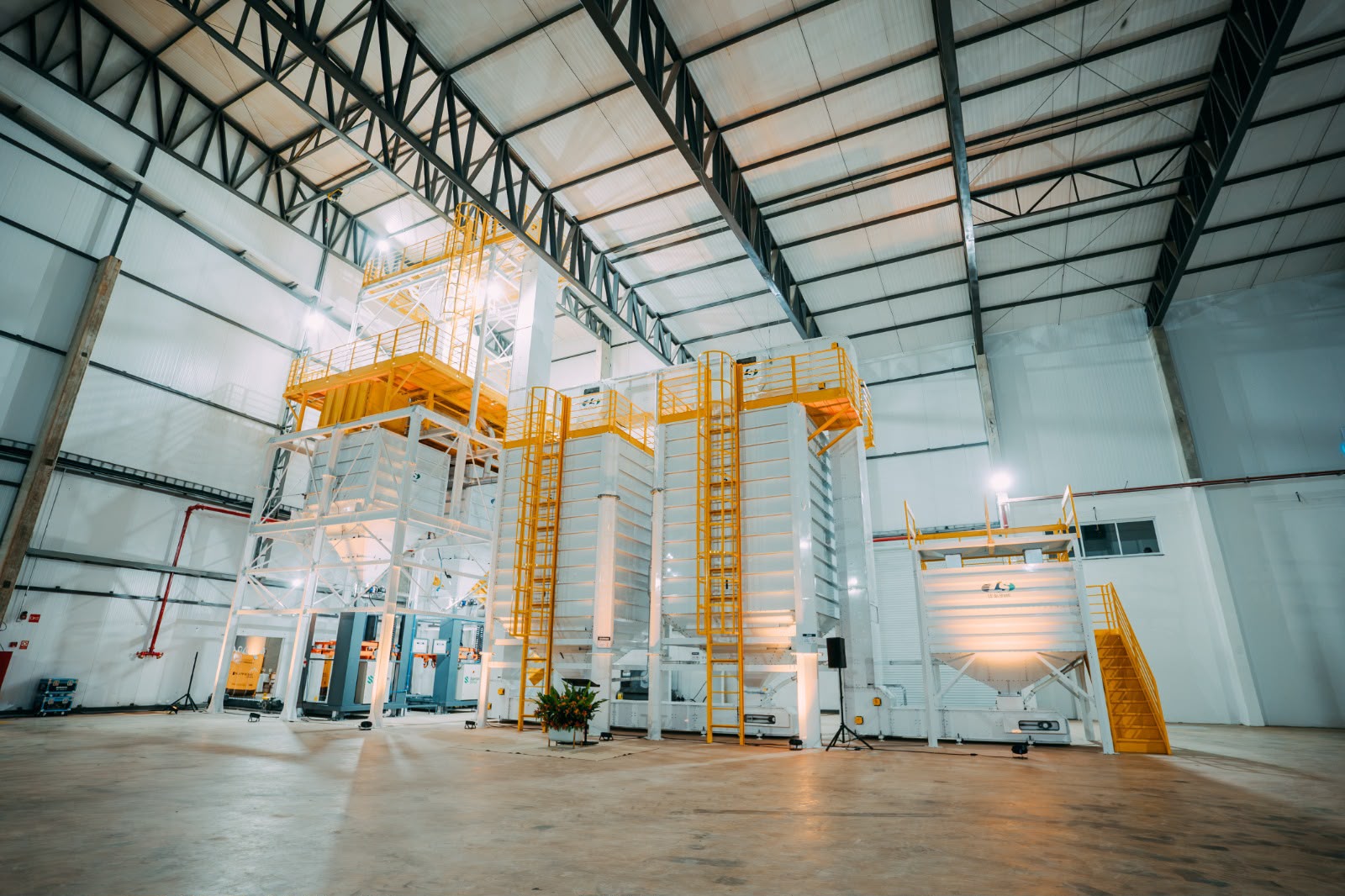 Novo Centro de Tratamento de Sementes da Oilema, em Barreiras, no Oeste da Bahia, com tecnologia para tratar até 60 toneladas de sementes por hora.