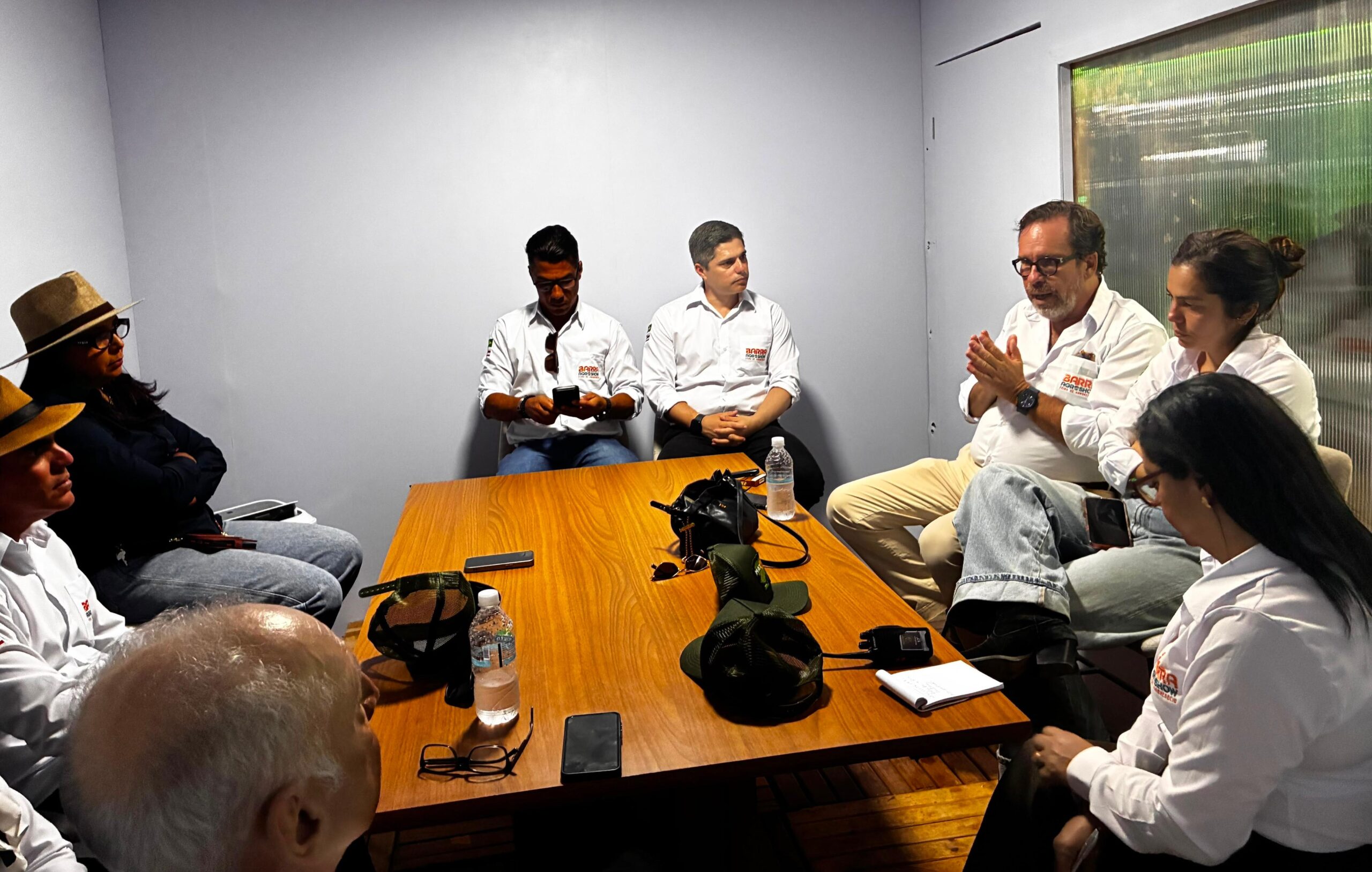 Diretoria da Barra AgroShow e representantes de empresas parceiras durante reunião de alinhamento para a edição de 2027.