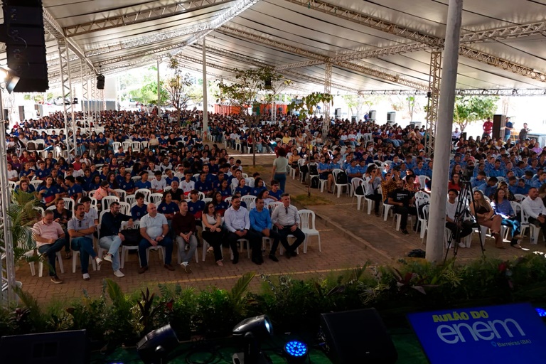 Estudantes participam de aulão preparatório para o Enem 2026 no campus Reitor Edgard Santos da UFOB, em Barreiras.