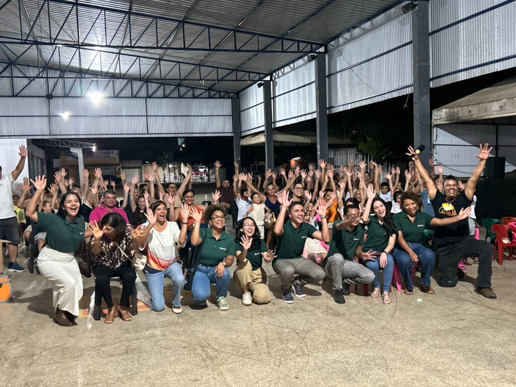 CineSolar realiza sessão gratuita de cinema movido a energia solar na Praça da Cesta do Povo, em Formosa do Rio Preto, no Oeste da Bahia.