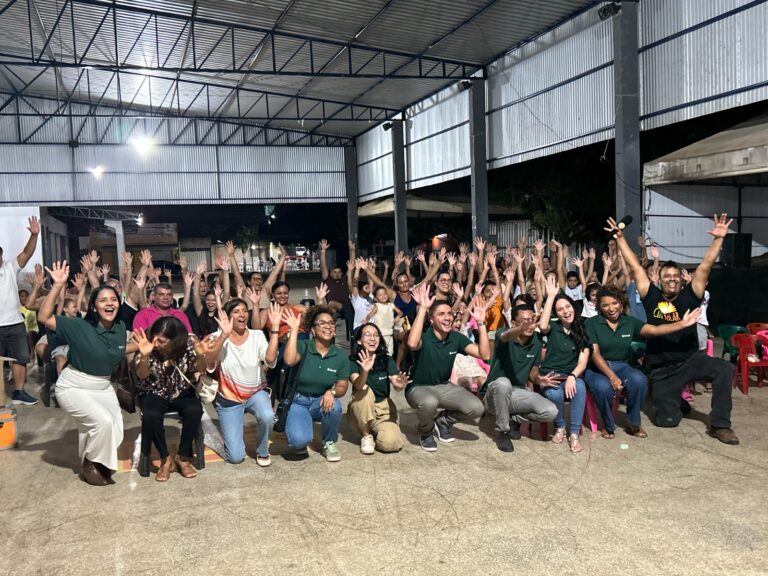 CineSolar realiza sessão gratuita de cinema movido a energia solar na Praça da Cesta do Povo, em Formosa do Rio Preto, no Oeste da Bahia.