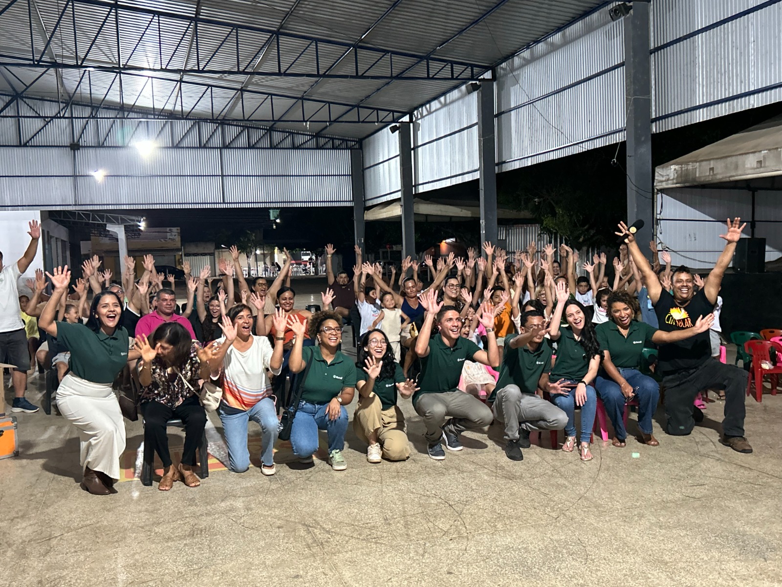 CineSolar realiza sessão gratuita de cinema movido a energia solar na Praça da Cesta do Povo, em Formosa do Rio Preto, no Oeste da Bahia.