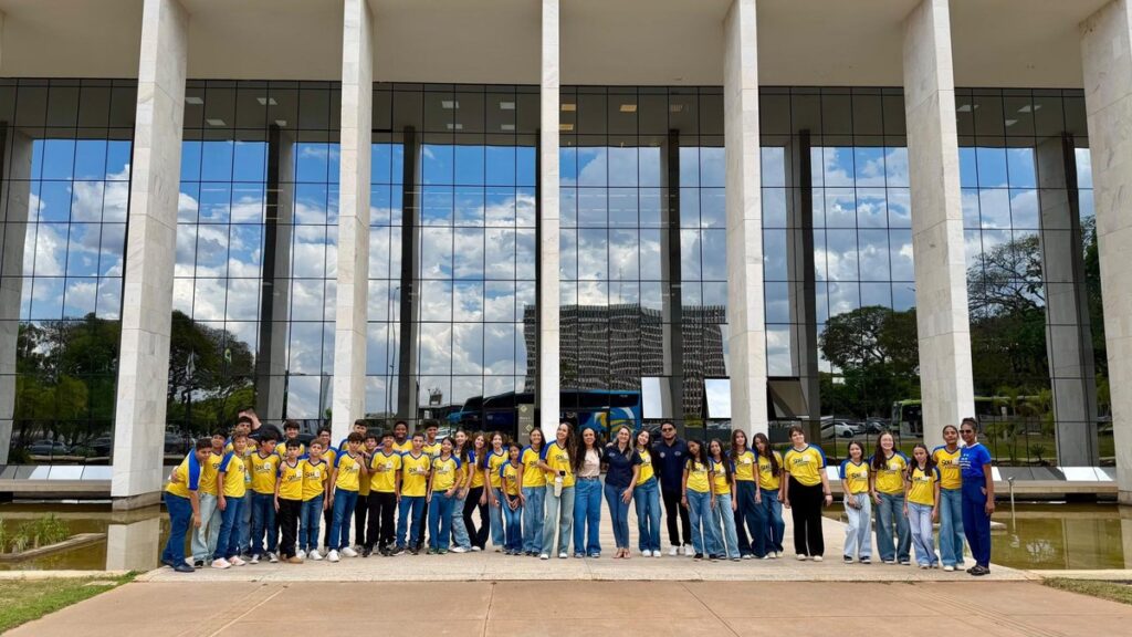 Estudantes da Cooperativa Educacional Barreiras durante visita ao Tribunal de Justiça do Distrito Federal, em Brasília.