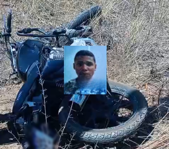 Motocicleta às margens da estrada entre o povoado de Almas e São Desidério, onde um motociclista foi encontrado morto.