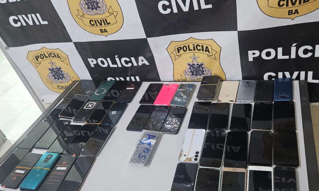 Polícia Civil apreende cerca de 100 celulares durante operação realizada em bairros de Barreiras, no Oeste da Bahia.