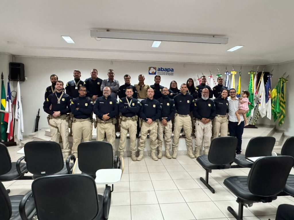 Policiais rodoviários federais durante solenidade de celebração e homenagens realizada em Barreiras, no Oeste da Bahia.