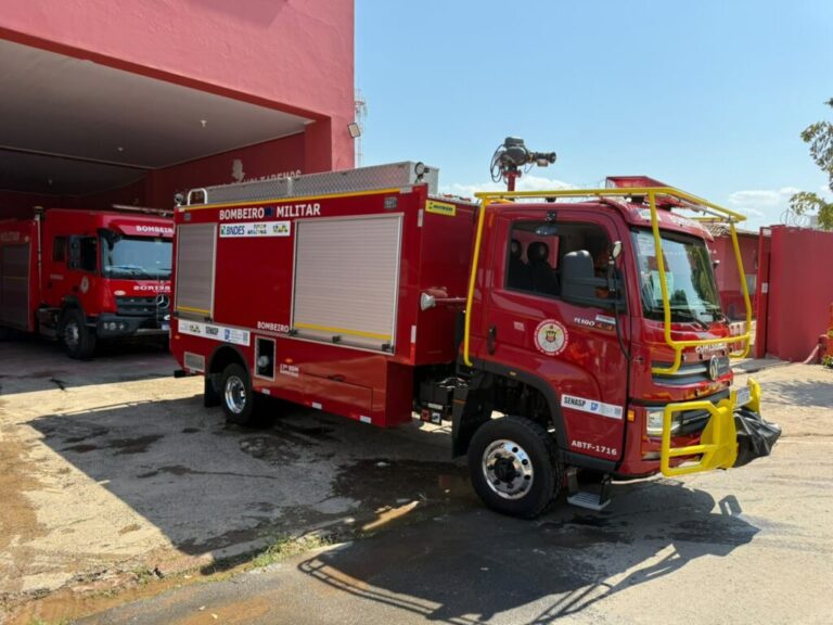 Nova viatura florestal do 17º BBM entregue em Barreiras para reforçar o combate a incêndios no Oeste da Bahia.