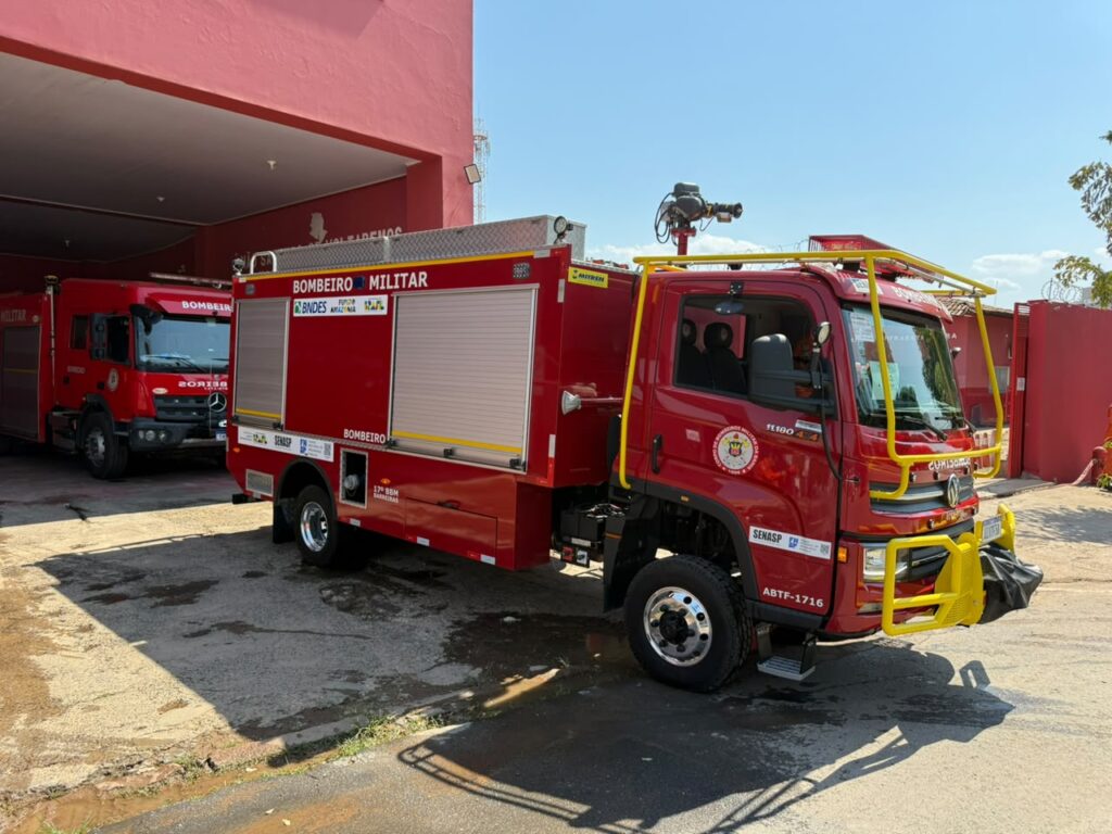 Nova viatura florestal do 17º BBM entregue em Barreiras para reforçar o combate a incêndios no Oeste da Bahia.