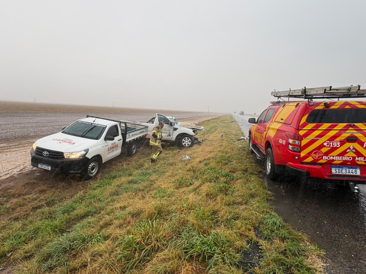 Acidente entre uma caminhonete Ford Ranger e uma carreta Scania na BR-020, próximo à Fazenda Hertz, em São Desidério, no oeste da Bahia.