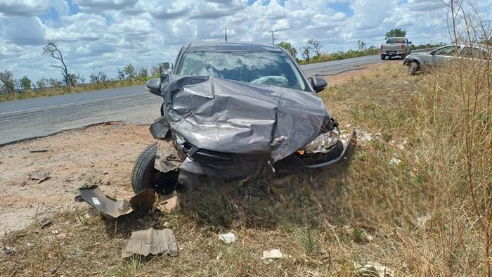 Acidente envolvendo dois automóveis na BR-349, em Correntina, no oeste da Bahia.