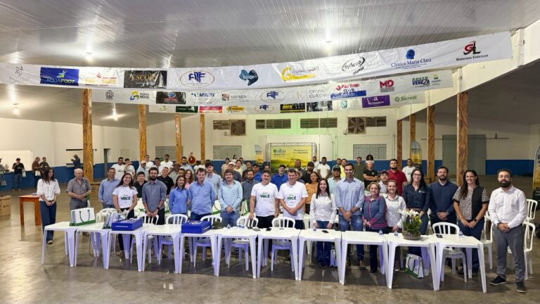 Produtores rurais participam de encontro do programa Aiba + Perto do Produtor em Roda Velha, distrito de São Desidério.