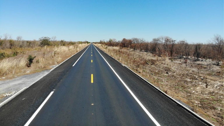 Trecho da BR-030 entre Cocos e Carinhanha, no Oeste da Bahia, após a conclusão das obras de pavimentação realizadas pelo DNIT.