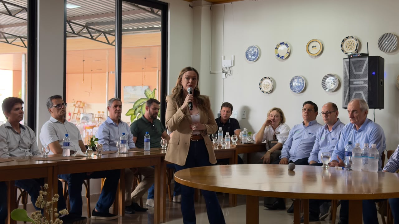 Lideranças empresariais participam de encontro em Bom Jesus da Lapa para discutir o cenário econômico e as perspectivas para 2027.