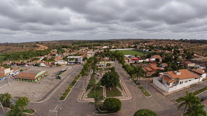 Frente fria pode provocar chuva isolada em municípios do Oeste da Bahia neste sábado, segundo o Inmet.