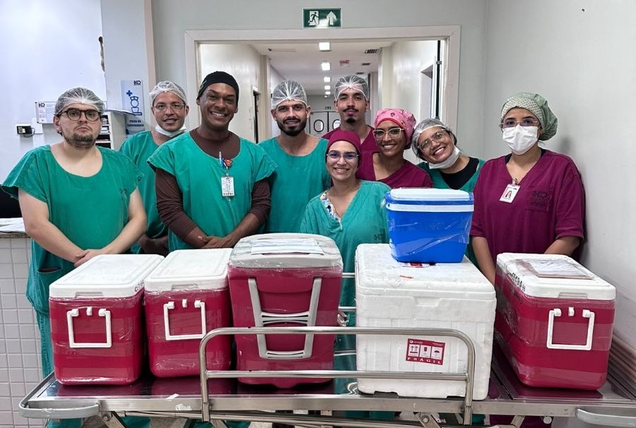 Equipe multiprofissional do Hospital do Oeste durante procedimento relacionado à captação de órgãos para transplantes em Barreiras, no oeste da Bahia.