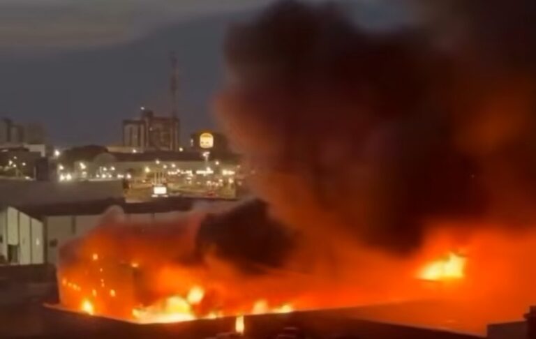 Incêndio atinge a concessionária Fiat Primavia em Luís Eduardo Magalhães, no oeste da Bahia, e mobiliza equipes de emergência.