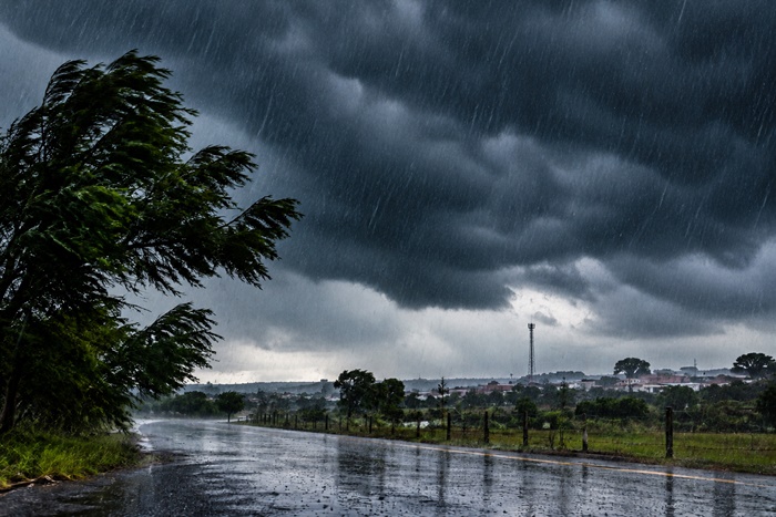 Nuvens carregadas durante alerta de tempestade do Inmet para municípios do Oeste da Bahia.