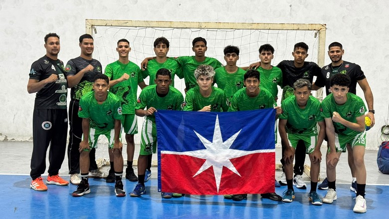 Atletas de Luís Eduardo Magalhães durante participação em torneio regional de handebol e futsal realizado em São Domingos, Goiás.