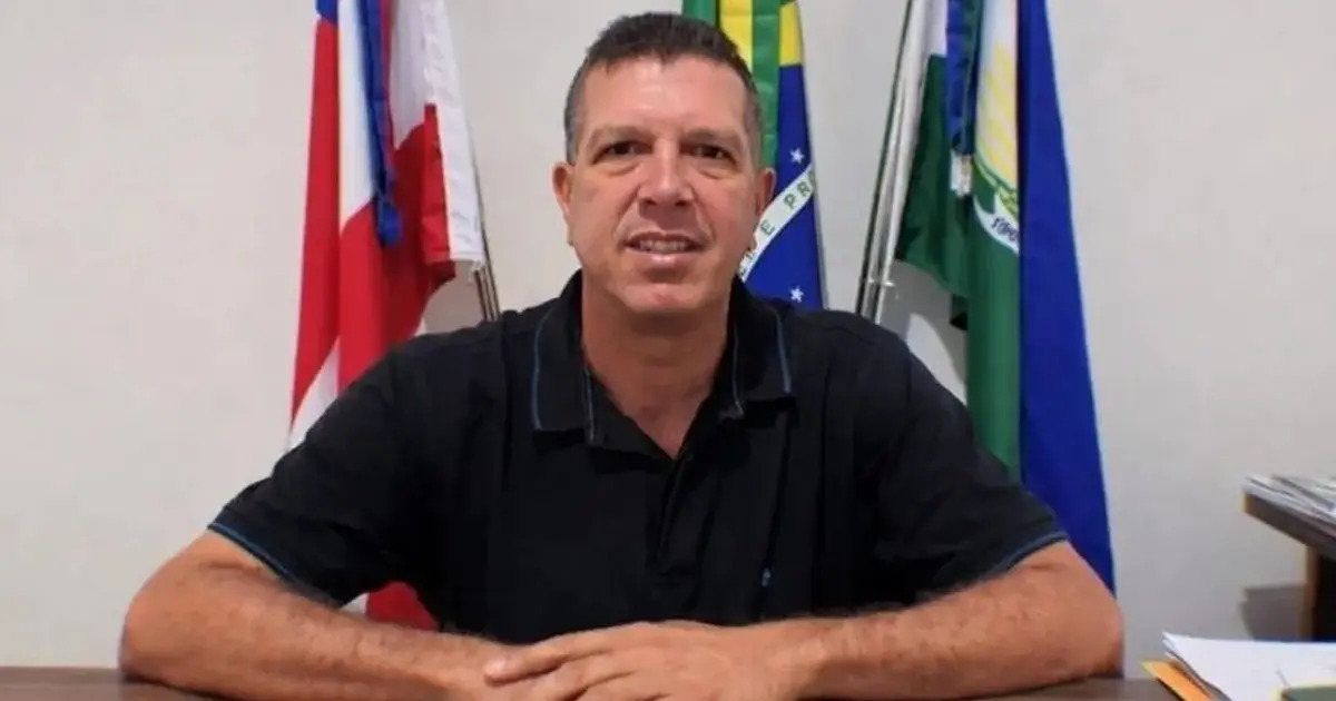 Prefeito de Riachão das Neves, Moab Nascimento de Santana, terá afastamento temporário aprovado pela Câmara Municipal para assumir cargo de auditor fiscal judiciário.