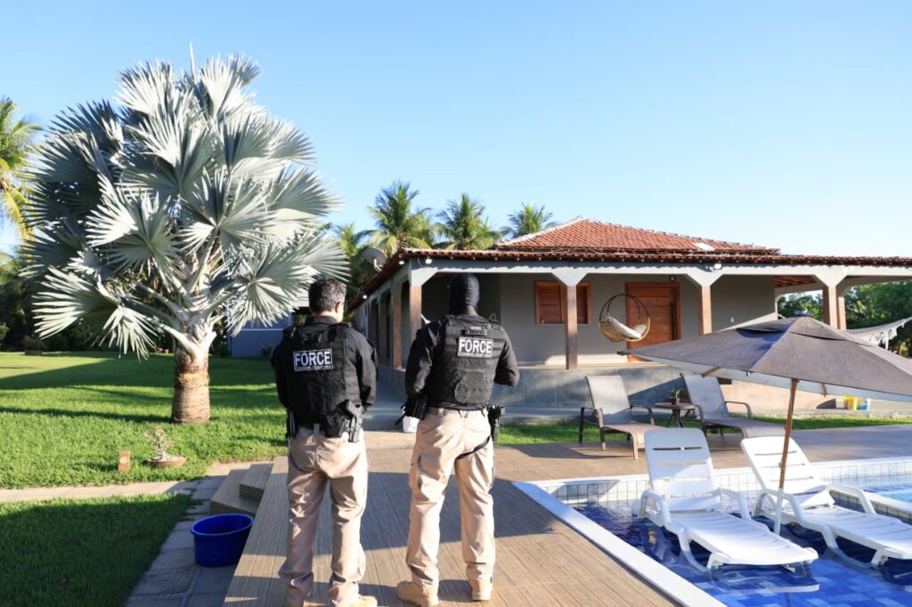 Tenente-coronel da Polícia Militar preso durante a Operação Terra Justa em Santa Maria da Vitória, no Oeste da Bahia.
