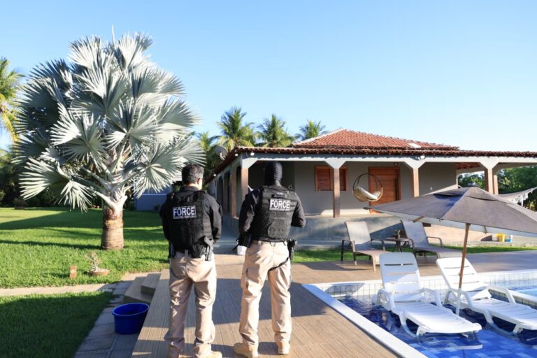 Tenente-coronel da Polícia Militar preso durante a Operação Terra Justa em Santa Maria da Vitória, no Oeste da Bahia.